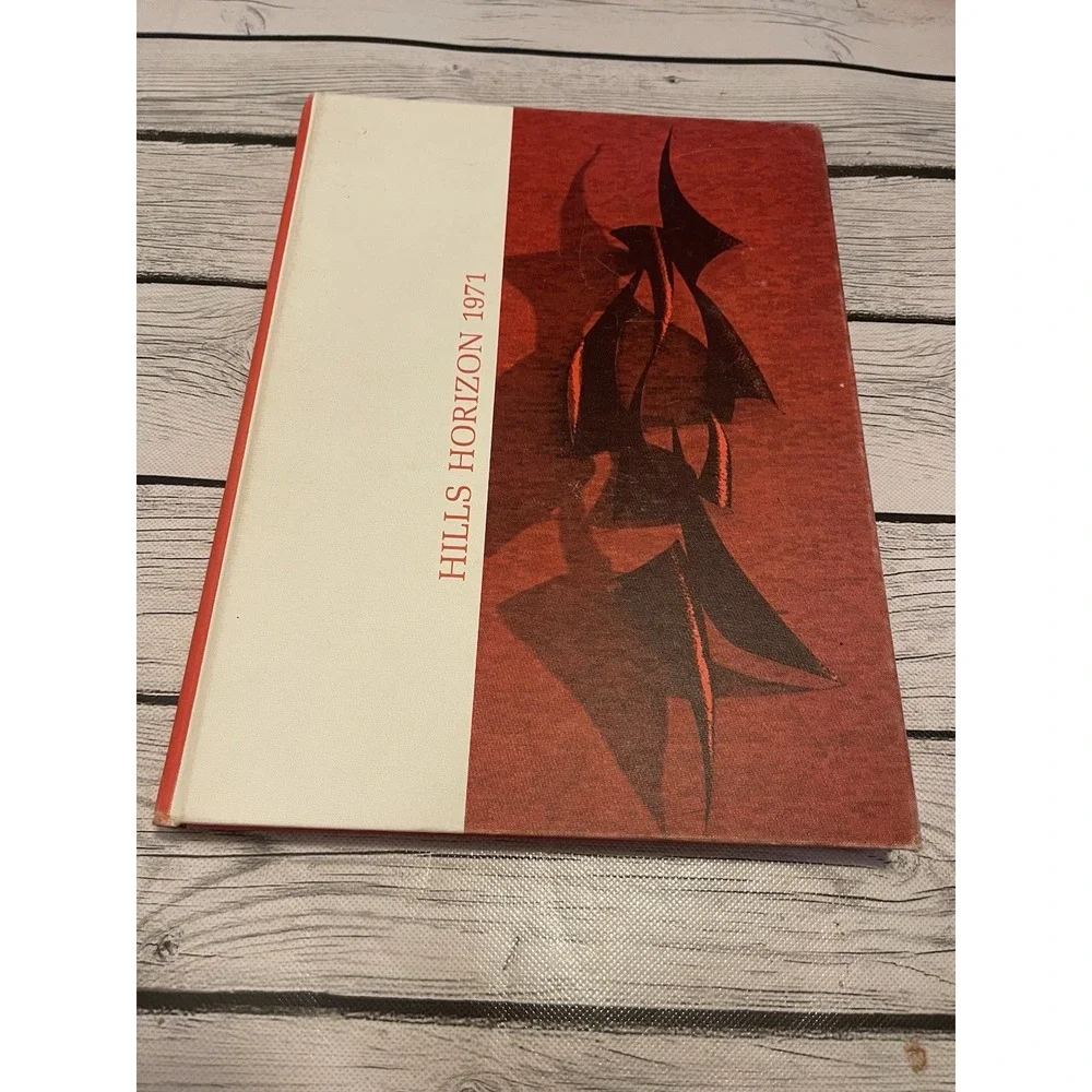 1971 Hills Horizon Year Book Half Hollow Hills High School New York Vintage